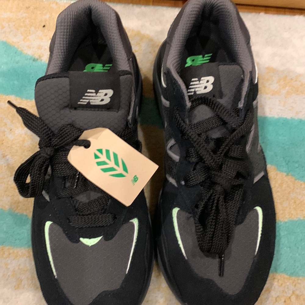 New balance 5740 shoes and black/lime